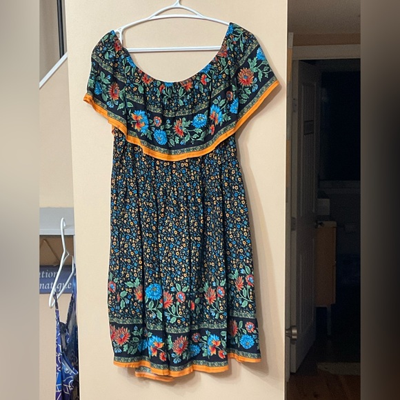 Summer dress, large - Picture 1 of 3